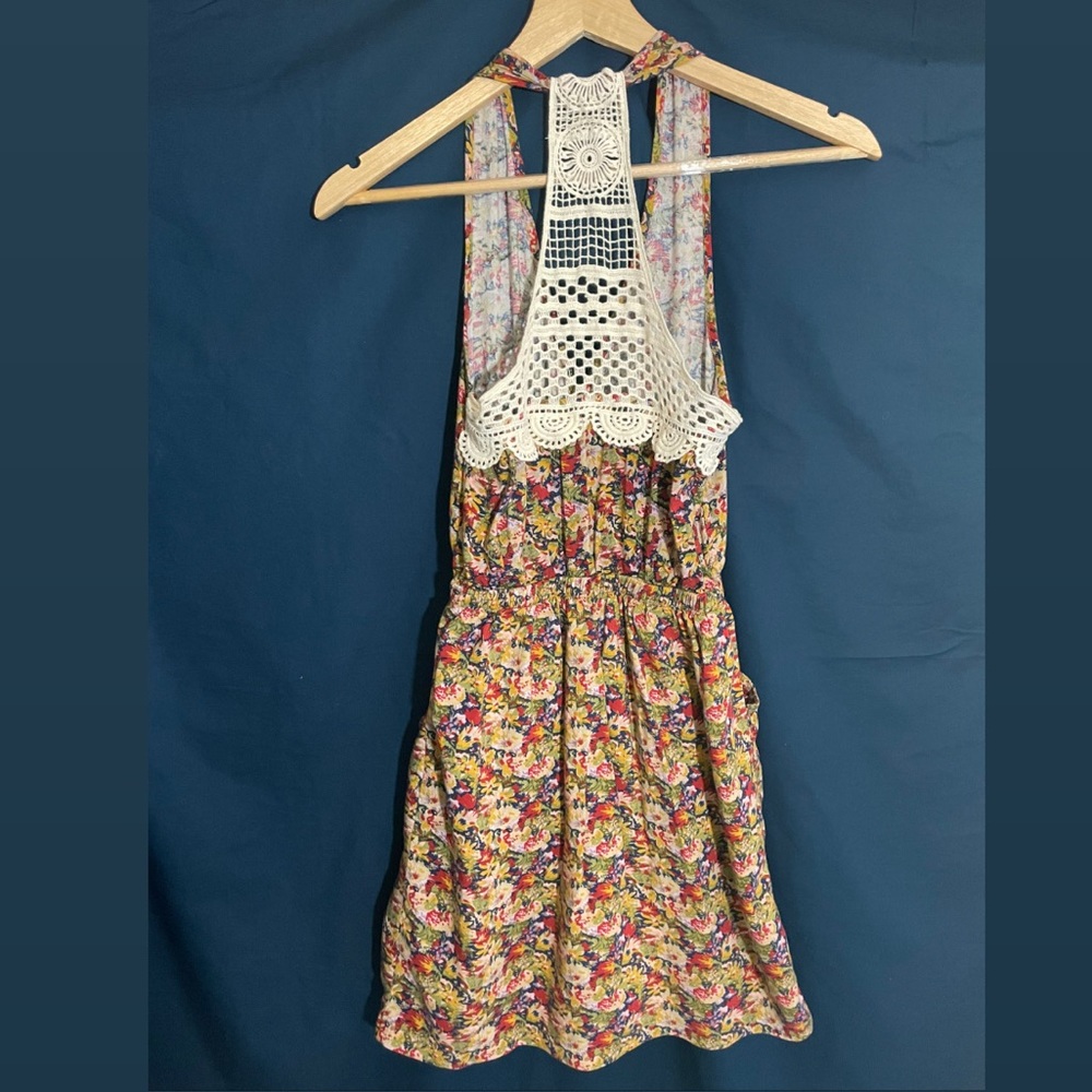 Versatile dress with pockets and crochet detail